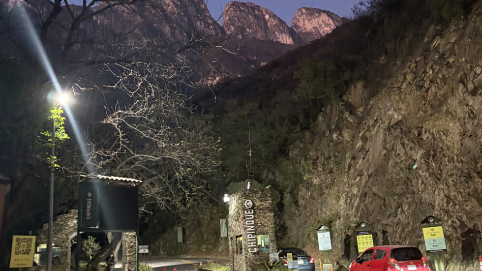 Chipinque park entrance before sunrise